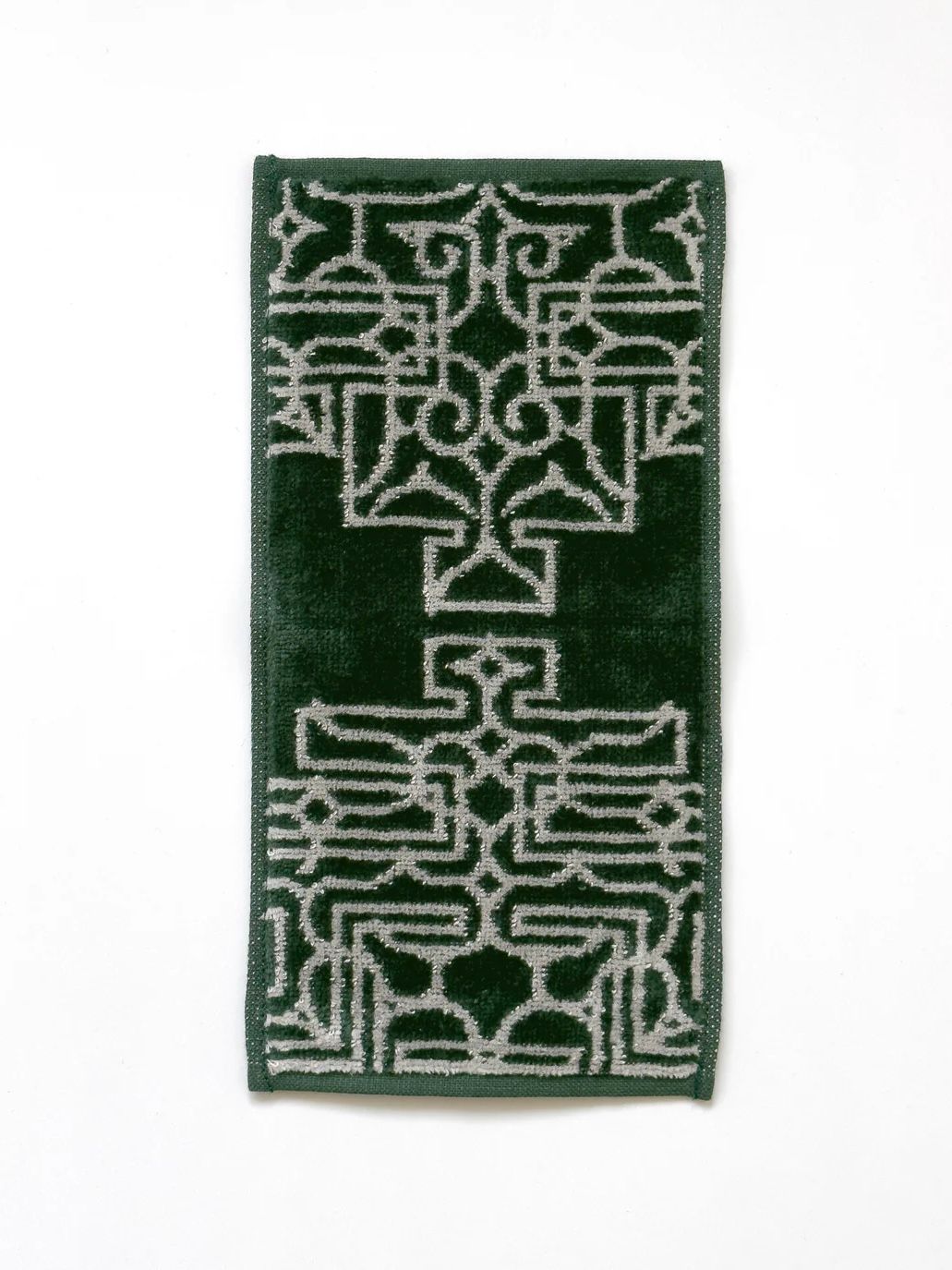 アイヌ文様の今治タオルハンカチ (チカラカラペ - ダークグリーン×サンドベージュ)