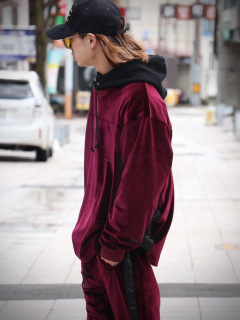 ラフなアイテムこそセットアップでバッチリ決める