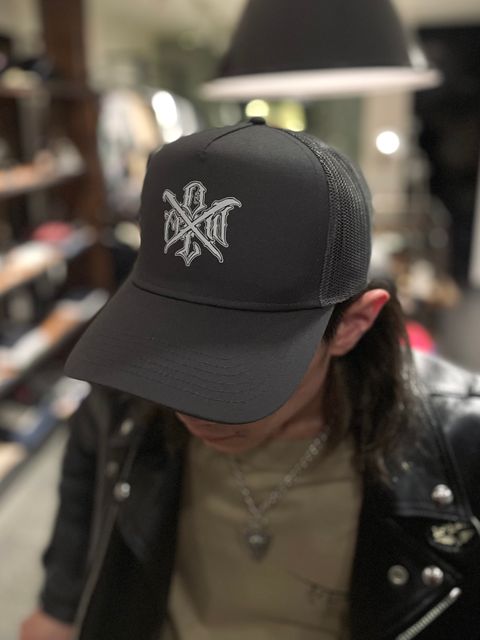 Lewis LeathersとSKANDAオリジナルでバチっと決める。