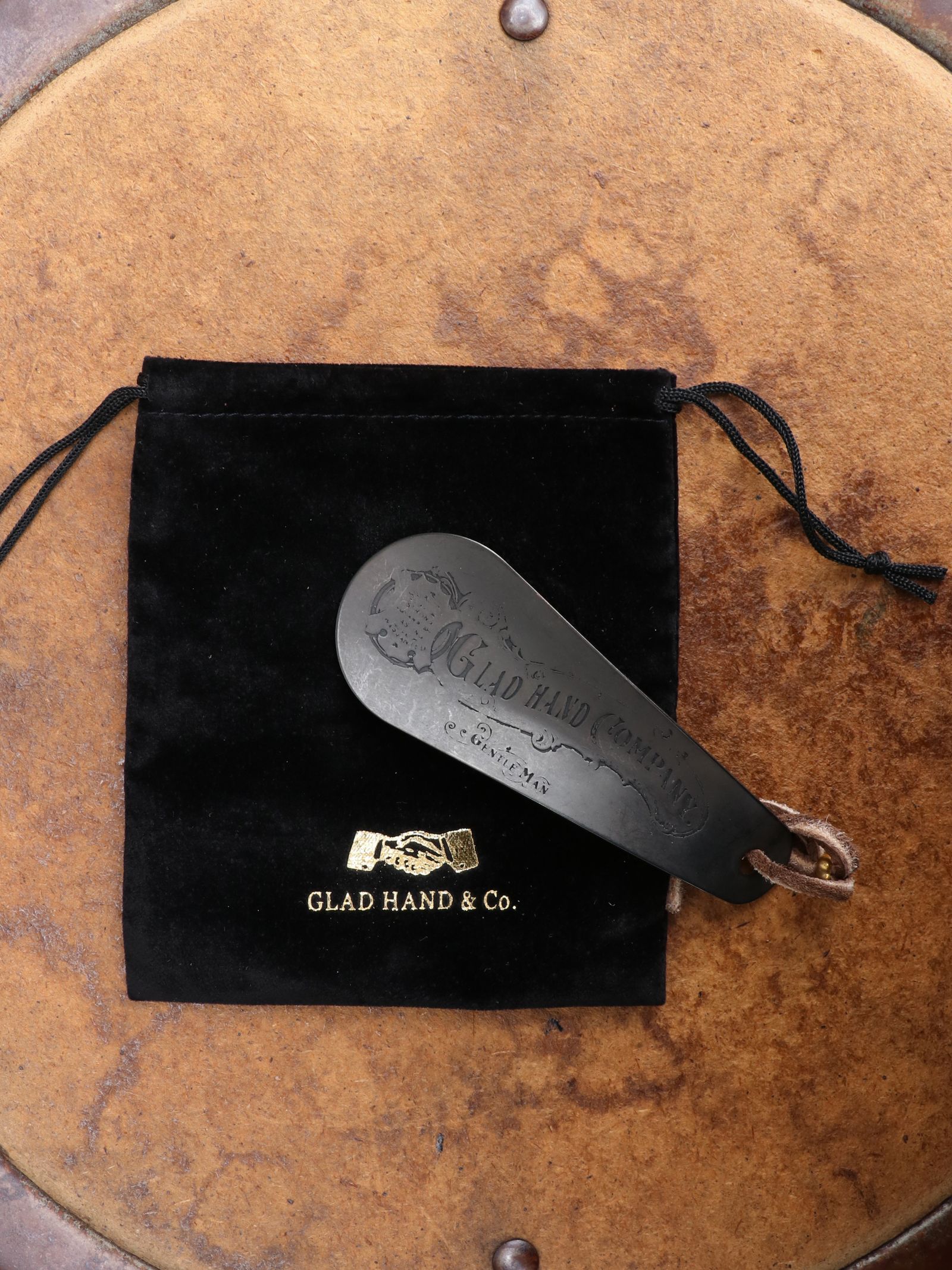 GLAD HAND & Co. - Shoe Horn (Black) | SKANDA