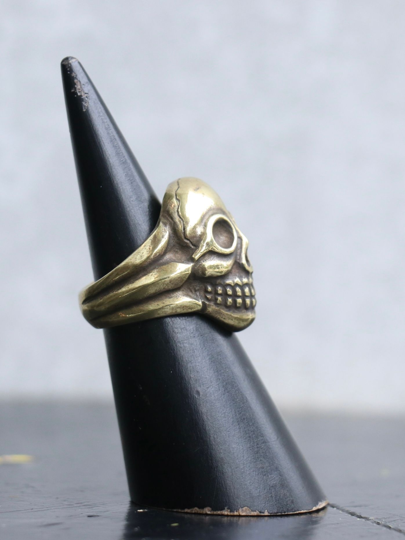 BLACK SIGN - CARPE DIEM RING (BRASS) | SKANDA