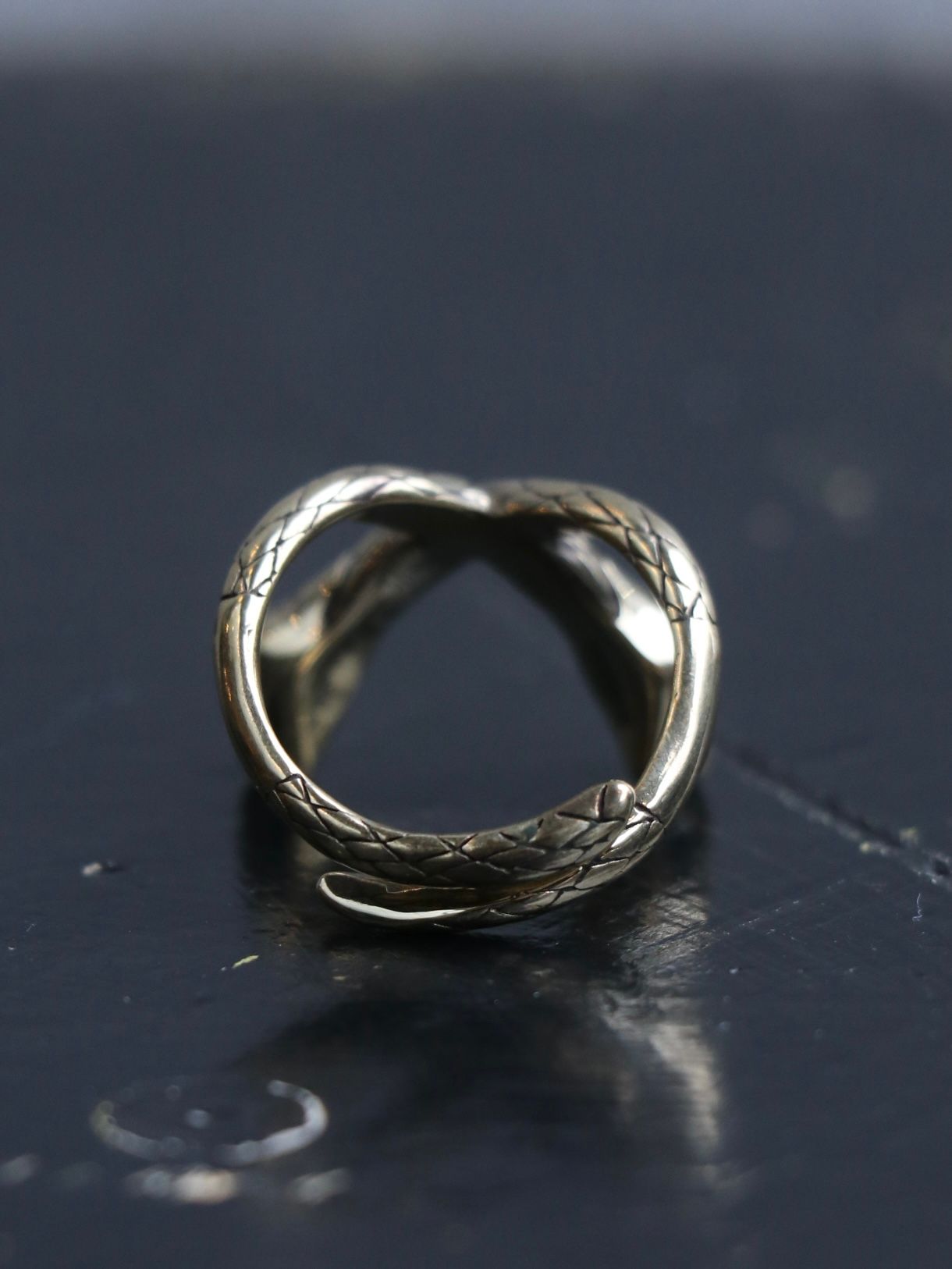 "SKANDA×galcia" CROSS SNEAK RING (BRASS)
