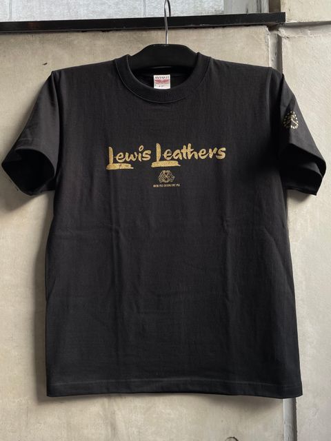 【即日発送可能】"LEWIS LEATHERS GOLD FLAG" T-SHIRTS (Black)