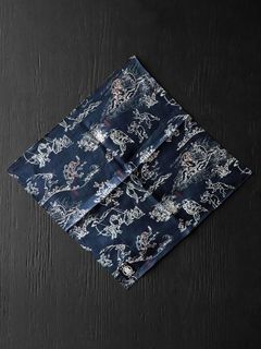 “PLAYING ANIMAL” HANDKERCHIEF (MOONLIGHT BLUE)