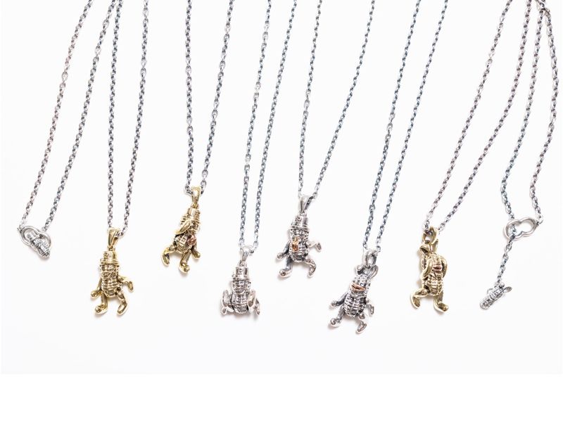 TEDDY BUNNYPEANUTS (BRASS) + SILVER CHAIN 60CM. ROUND