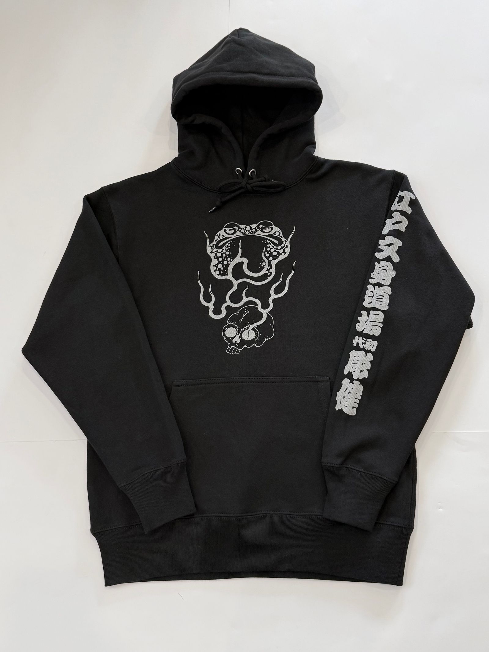 PULLOVER HOODIE "がまん"(BLACK) SKANDA 26TH DESIGN by江戸文身道場 彫健
