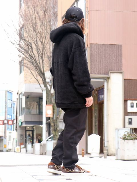 ふんわり暖かいボアフーディーでコーディネート