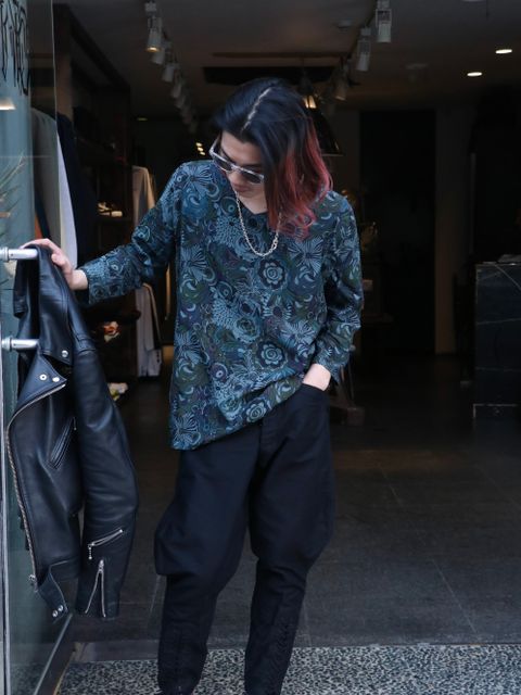 レザーに合う寒色系コーディネート