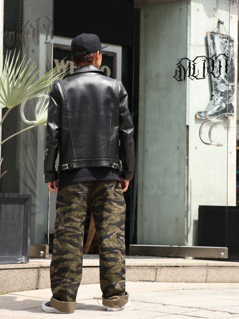 Lewis Leathersのライダースをミリタリーとストリートで