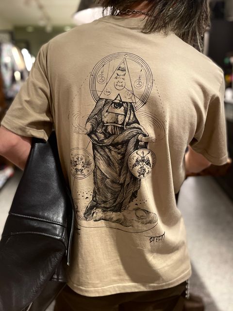 Lewis LeathersとSKANDAオリジナルでバチっと決める。