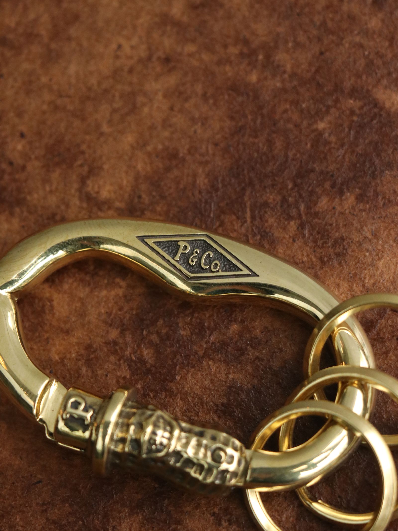 PEANUTS & CO. - PEANUTS CARABINER (BRASS) | SKANDA