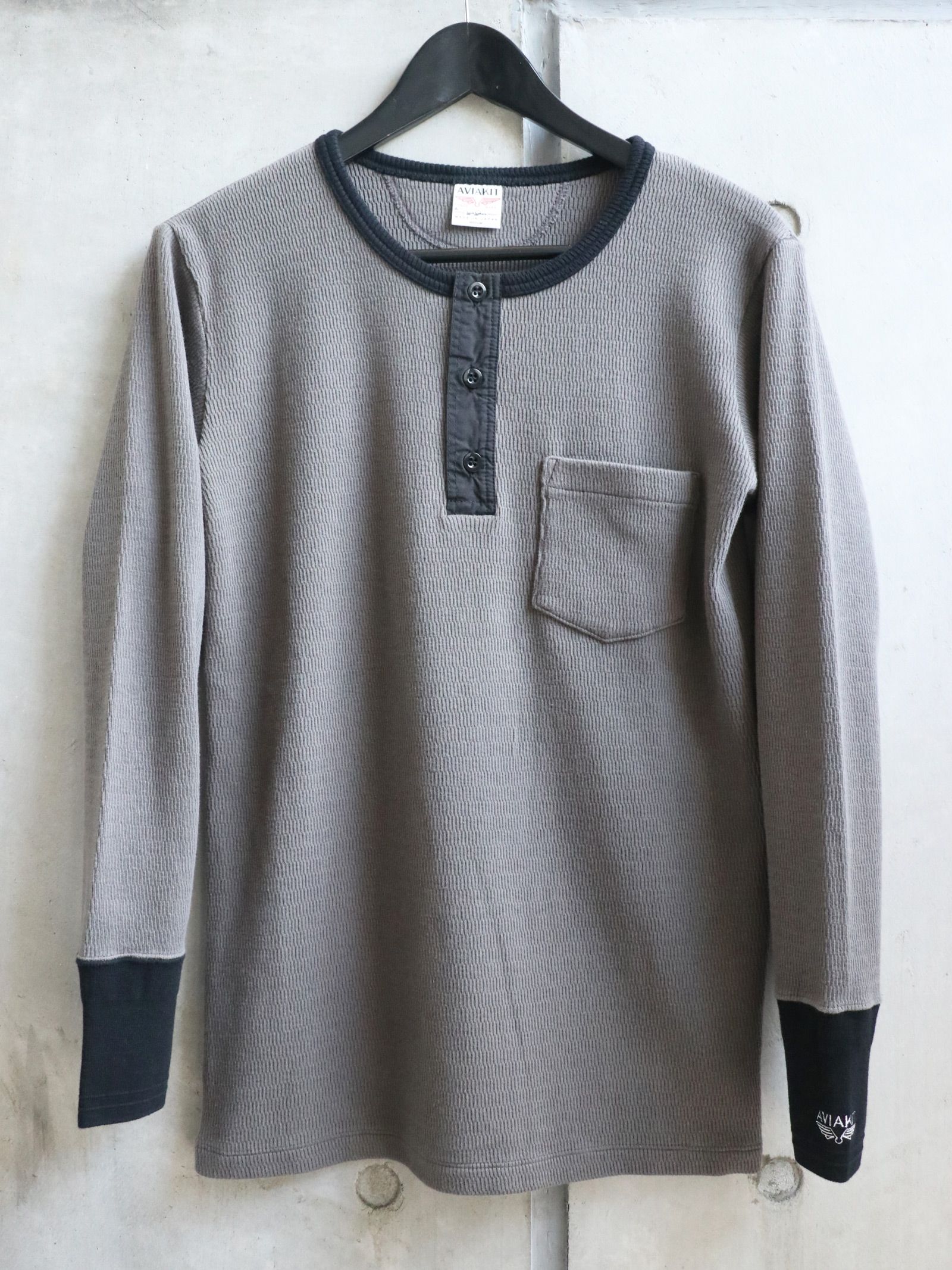 "AVIAKIT WAFFEL" T-SHIRTS HENLEY NECK (GRAY×BLACK)