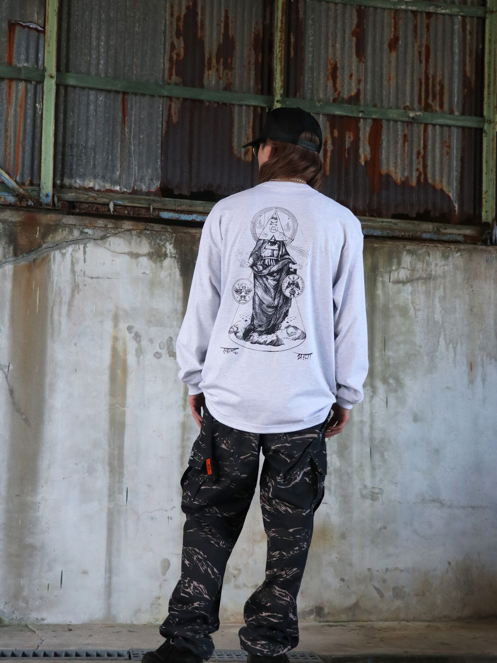 "DARK MATTER" L/S TEE / "DARK MATTER" ロングスリーブTシャツ (アッシュグレー）