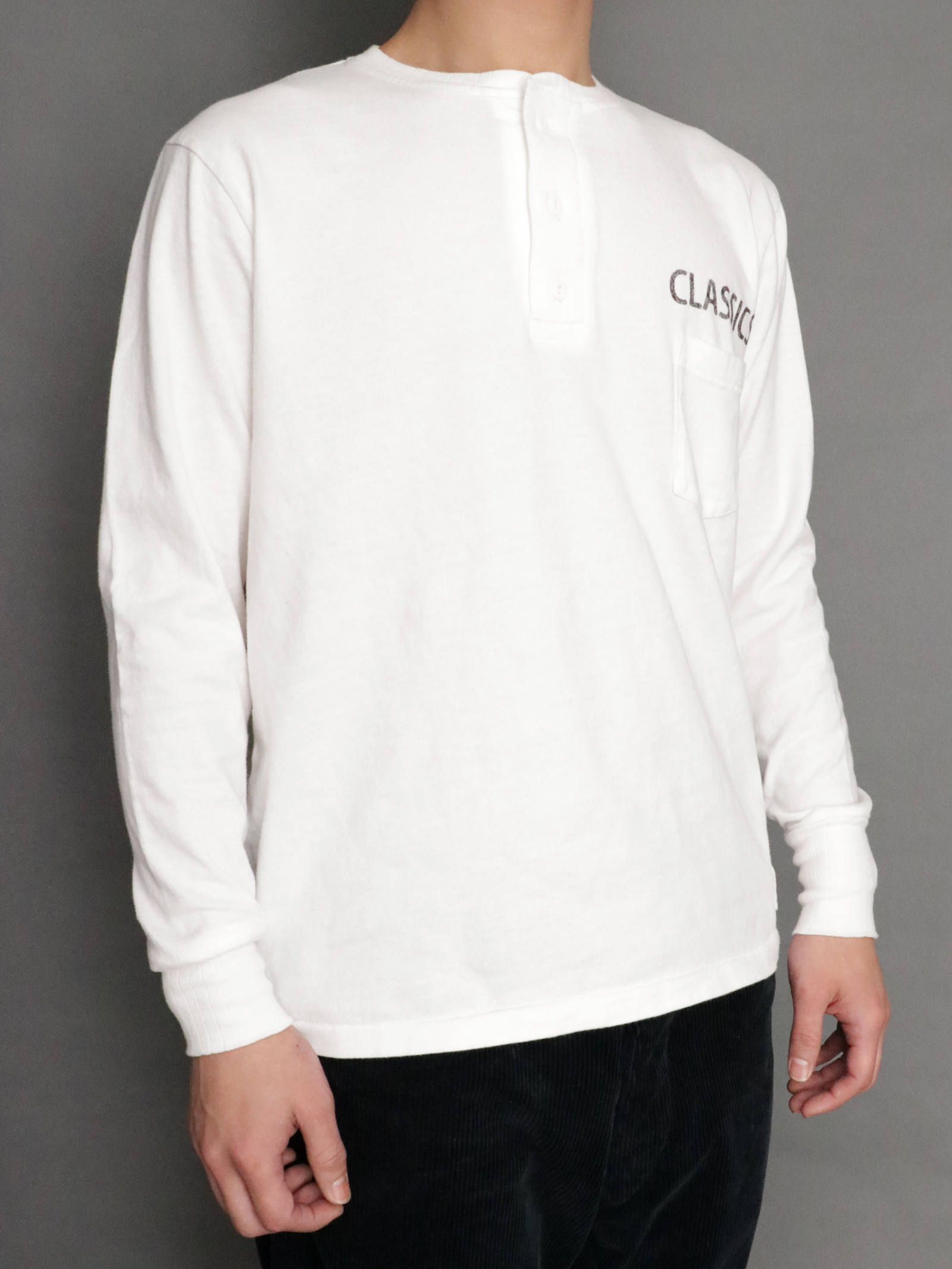 フラッグガールロングスリーブTシャツ (ホワイト) / FLAG GIRL L/S TEE (WHITE) モデル 身長170cm、体重56kg 着用 L
