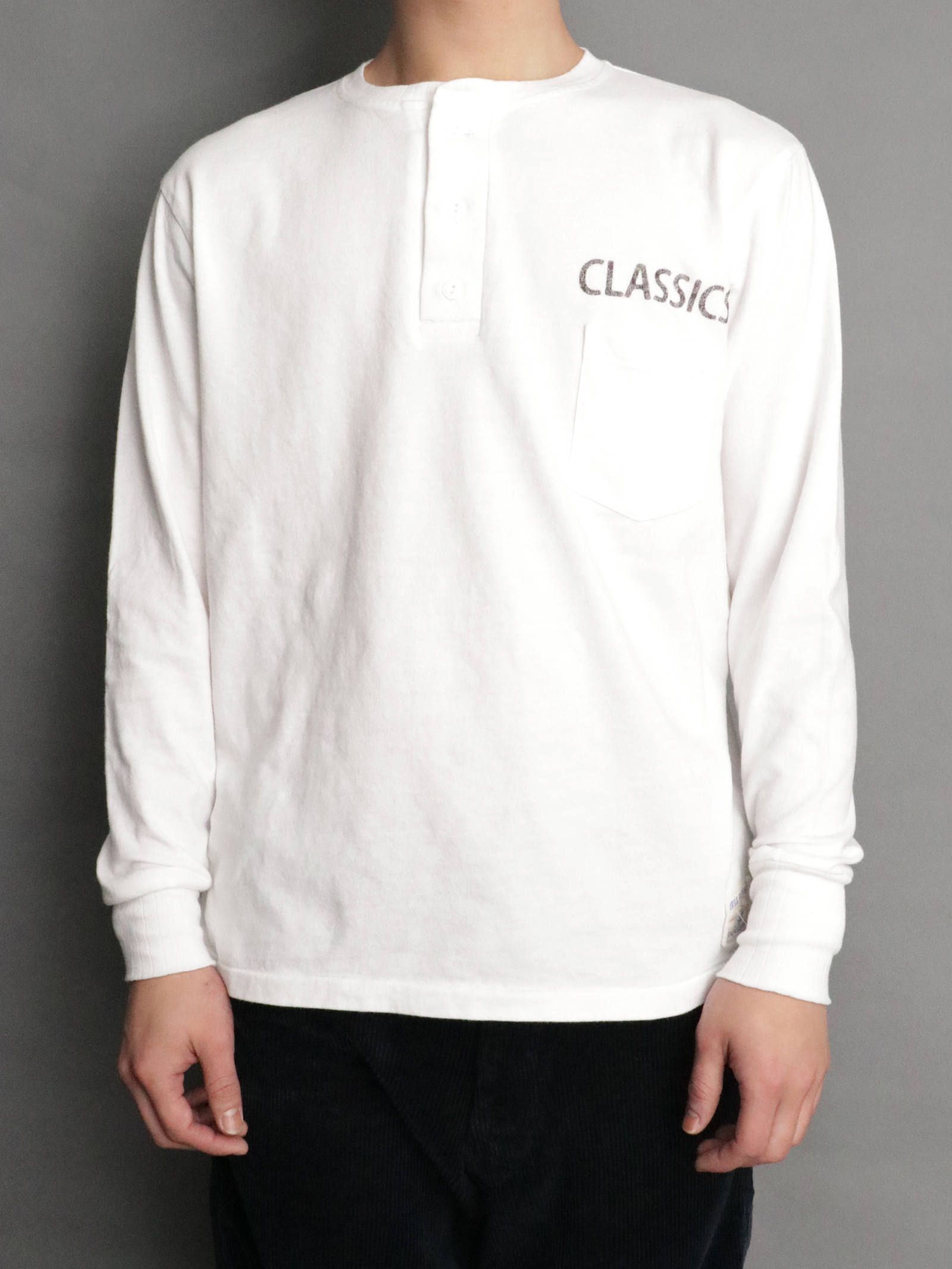 フラッグガールロングスリーブTシャツ (ホワイト) / FLAG GIRL L/S TEE (WHITE) モデル 身長170cm、体重56kg 着用 L