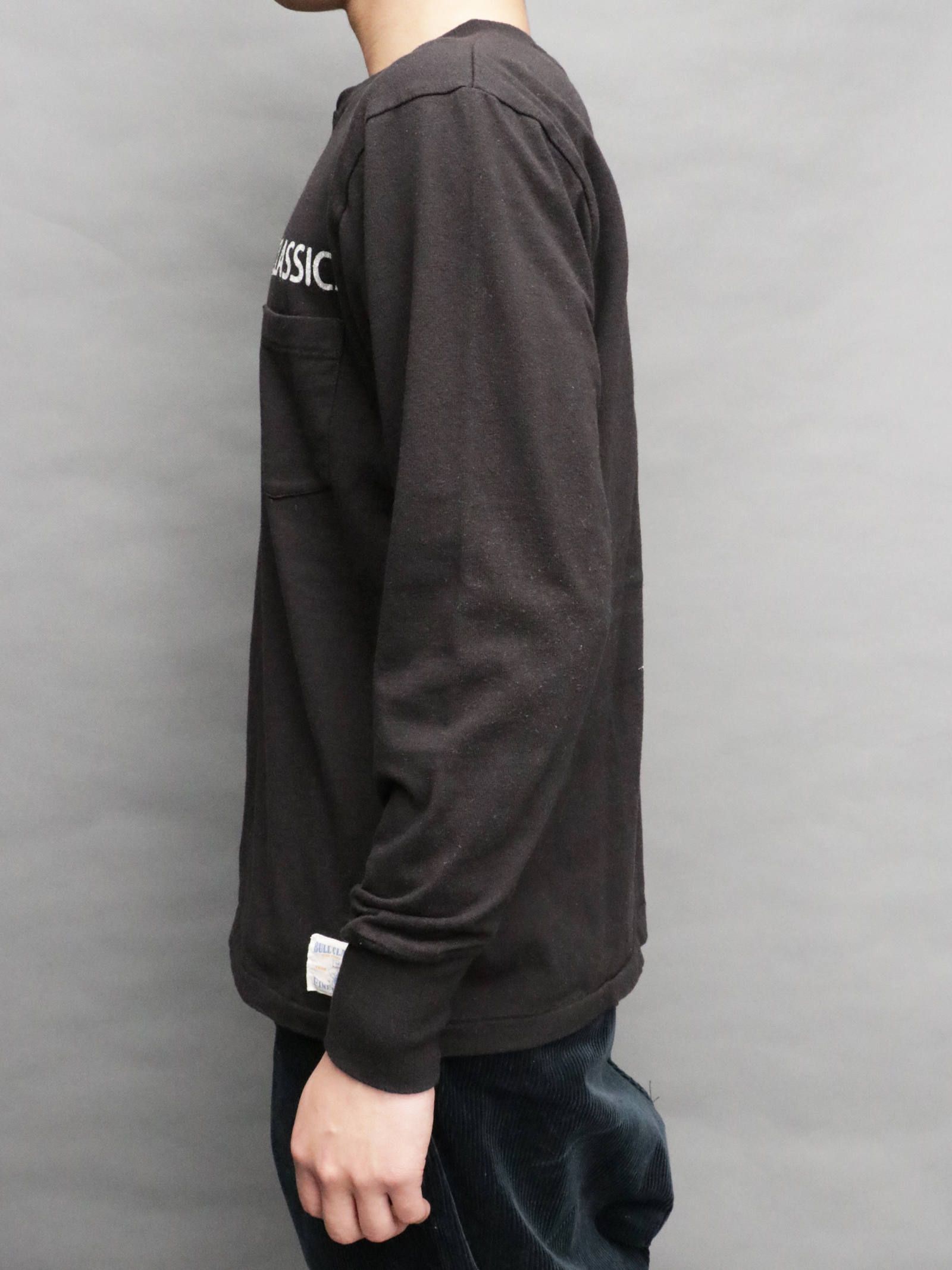 フラッグガールロングスリーブTシャツ (ブラック) / FLAG GIRL L/S TEE (BLACK) モデル 身長170cm、体重56kg 着用 M