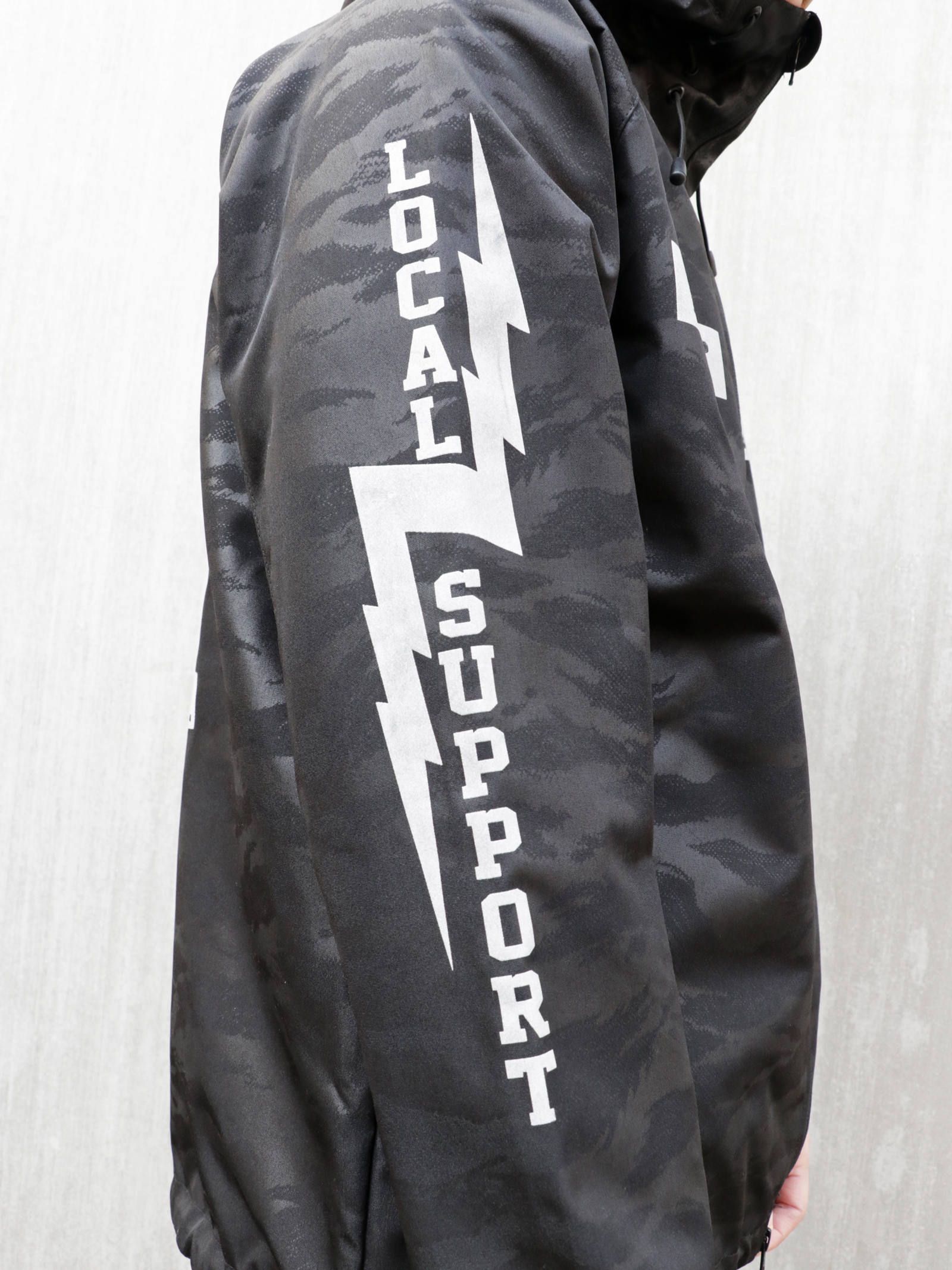 ローカルサポートシェルパーカーLOCAL SUPPORT SHELL PARKA モデル 身長172cm , 体重64kg 着用 M