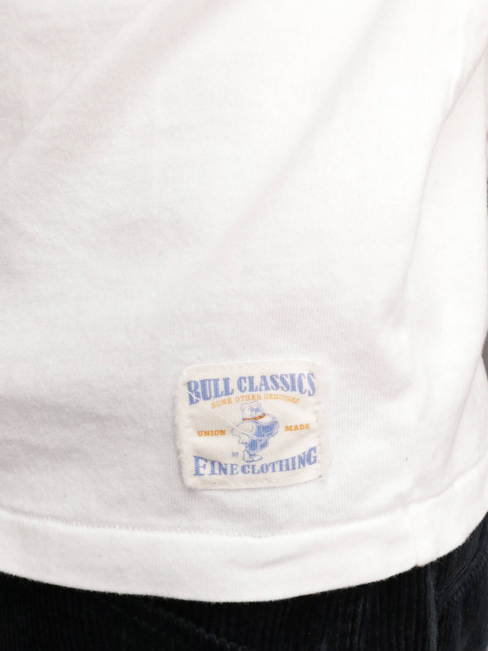 フラッグガールロングスリーブTシャツ (ホワイト) / FLAG GIRL L/S TEE (WHITE) モデル 身長170cm、体重56kg 着用 L