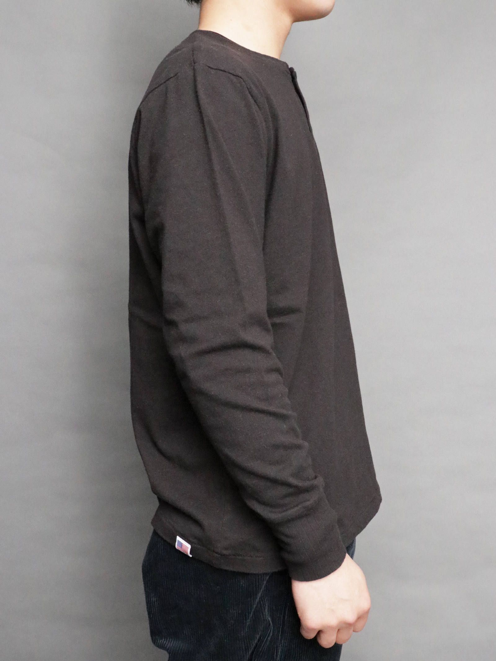 フラッグガールロングスリーブTシャツ (ブラック) / FLAG GIRL L/S TEE (BLACK) モデル 身長170cm、体重56kg 着用 M