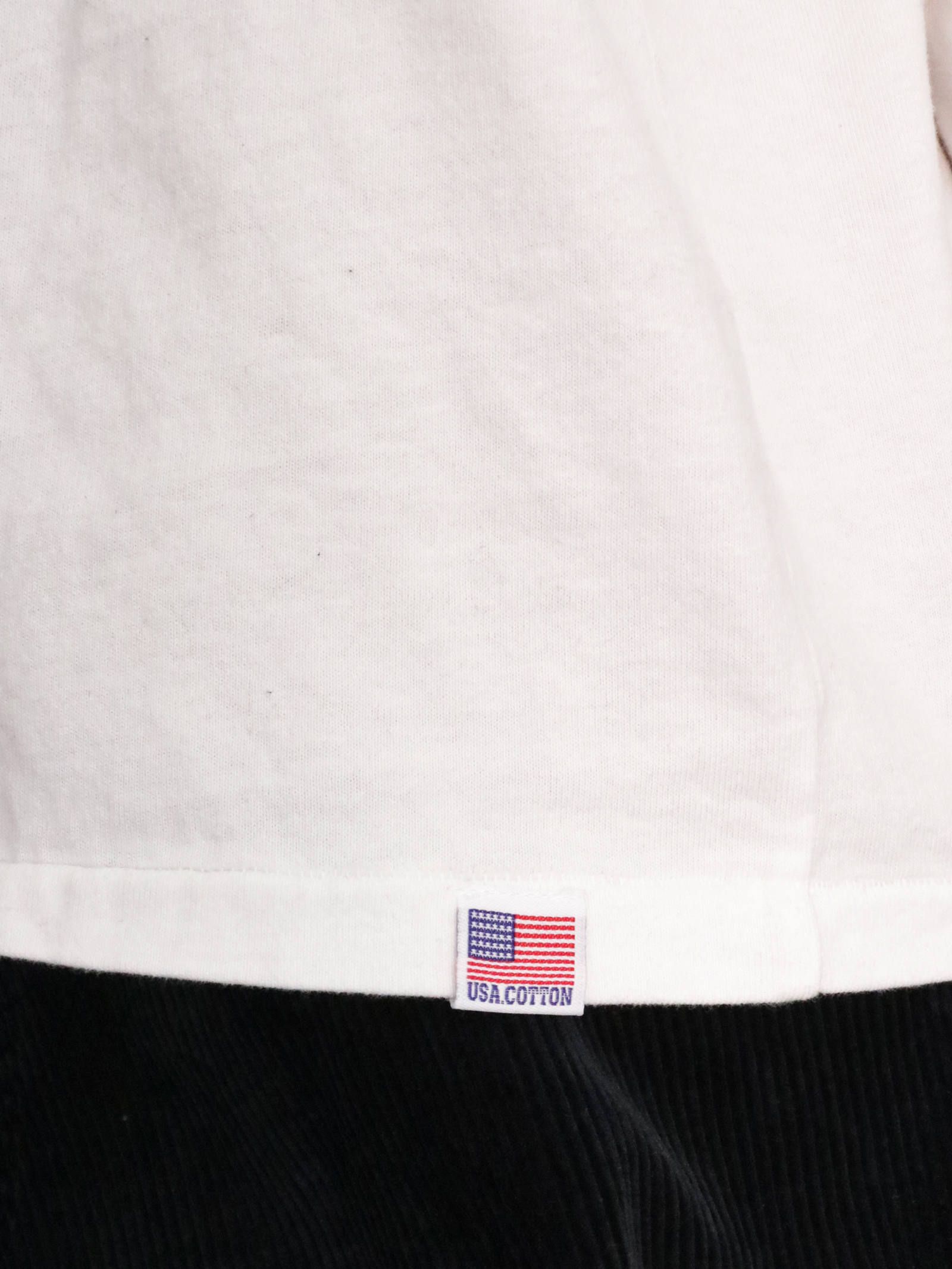 フラッグガールロングスリーブTシャツ (ホワイト) / FLAG GIRL L/S TEE (WHITE) モデル 身長170cm、体重56kg 着用 L