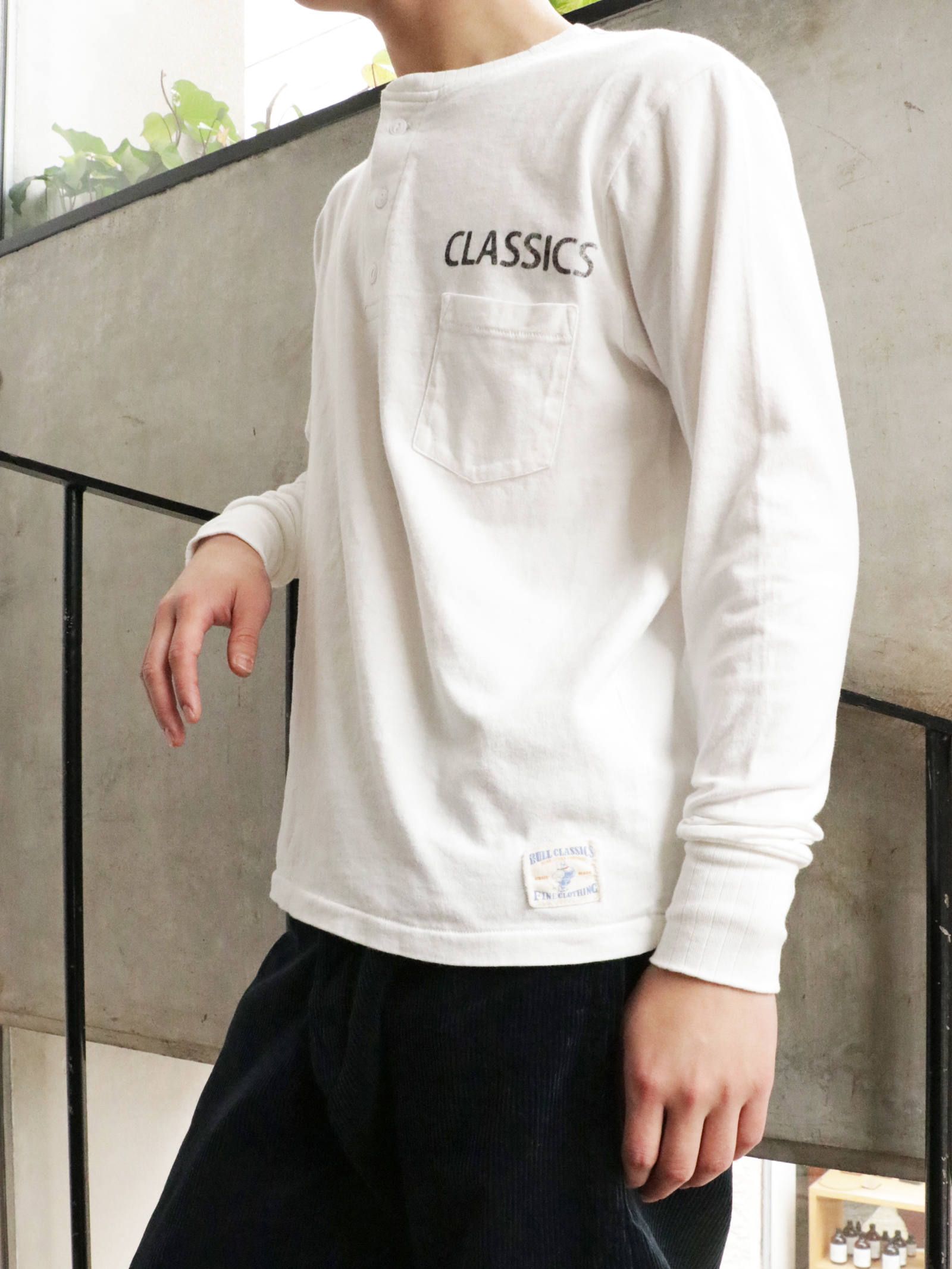 フラッグガールロングスリーブTシャツ (ホワイト) / FLAG GIRL L/S TEE (WHITE) モデル 身長170cm、体重56kg 着用 L