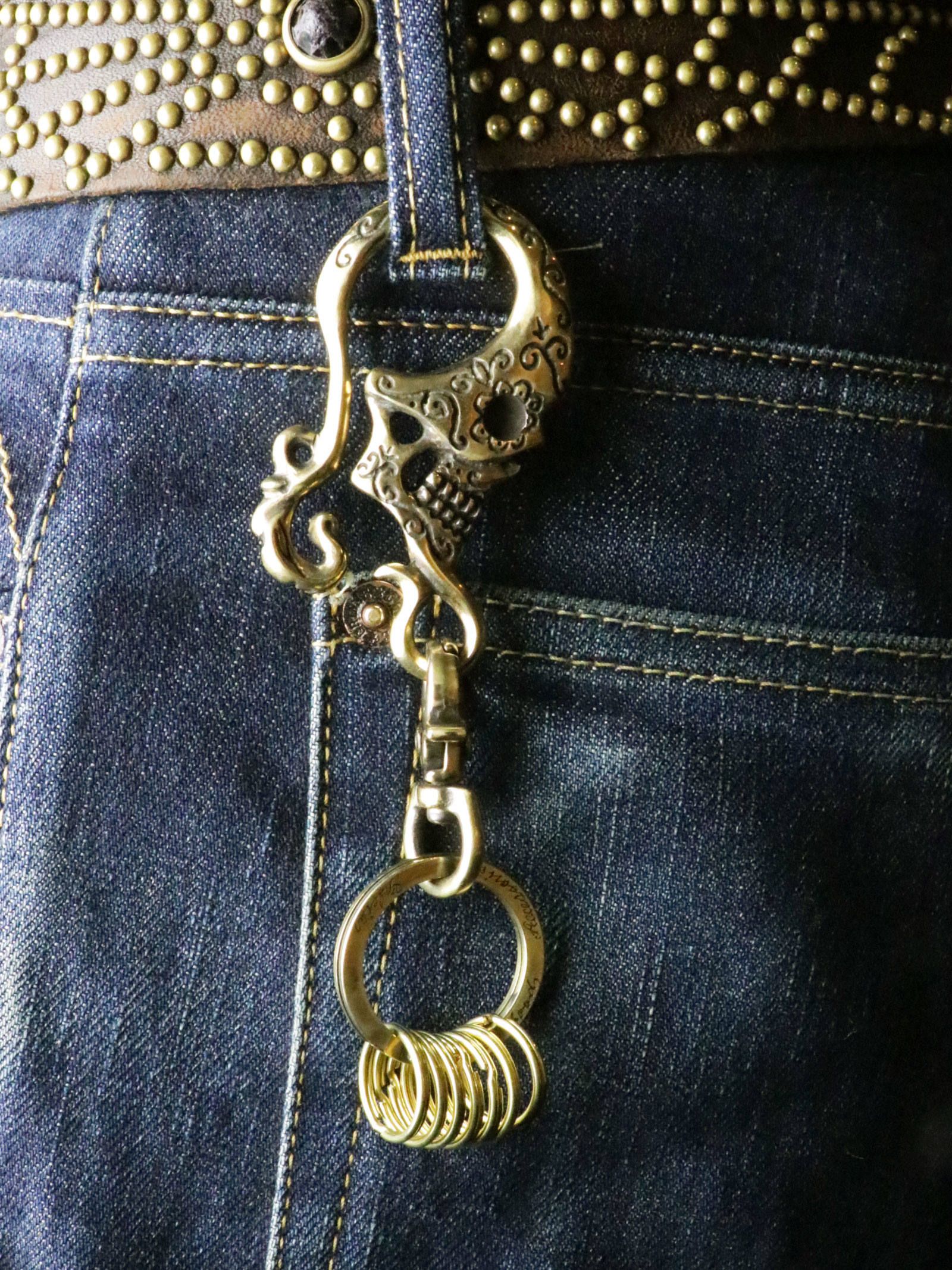 CALAVERA KEYHOLDER (BRASS)