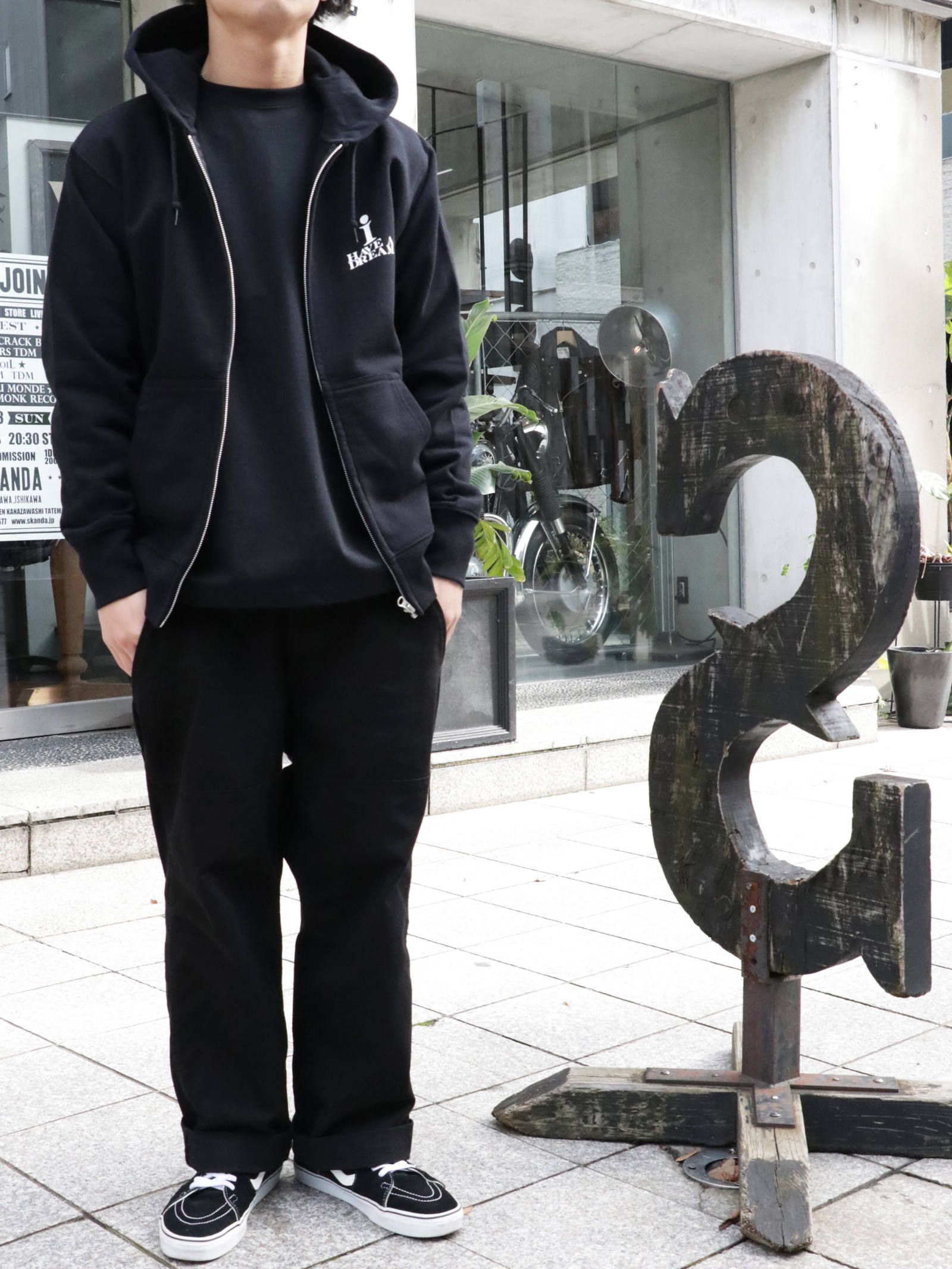 ジップアップパーカー (SKANDA)(ブラック) / ZIPUP PARKA (BLACK) モデル 身長170cm、体重56kg 着用 L