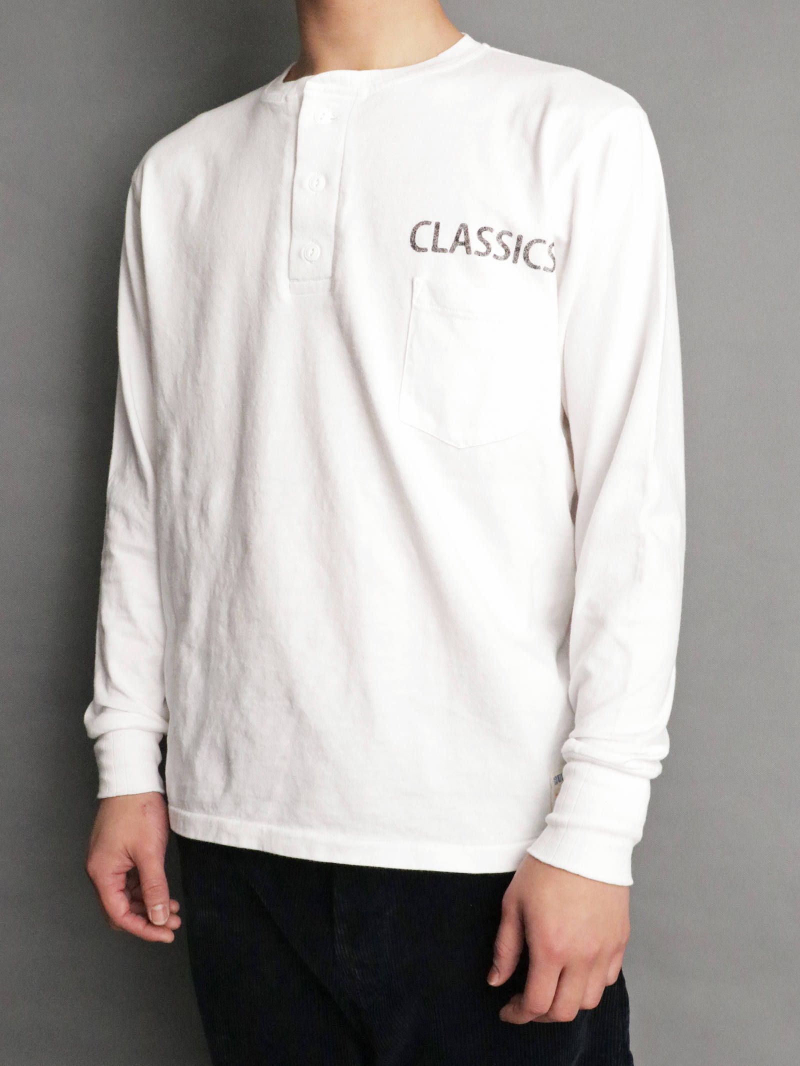 フラッグガールロングスリーブTシャツ (ホワイト) / FLAG GIRL L/S TEE (WHITE) モデル 身長170cm、体重56kg 着用 L