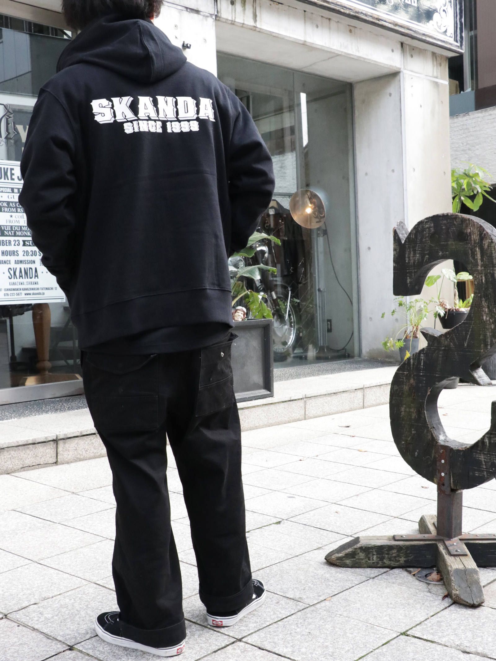 ジップアップパーカー (SKANDA)(ブラック) / ZIPUP PARKA (BLACK) モデル 身長170cm、体重56kg 着用 L