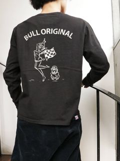 フラッグガールロングスリーブTシャツ (ブラック) / FLAG GIRL L/S TEE (BLACK) モデル 身長170cm、体重56kg 着用 M
