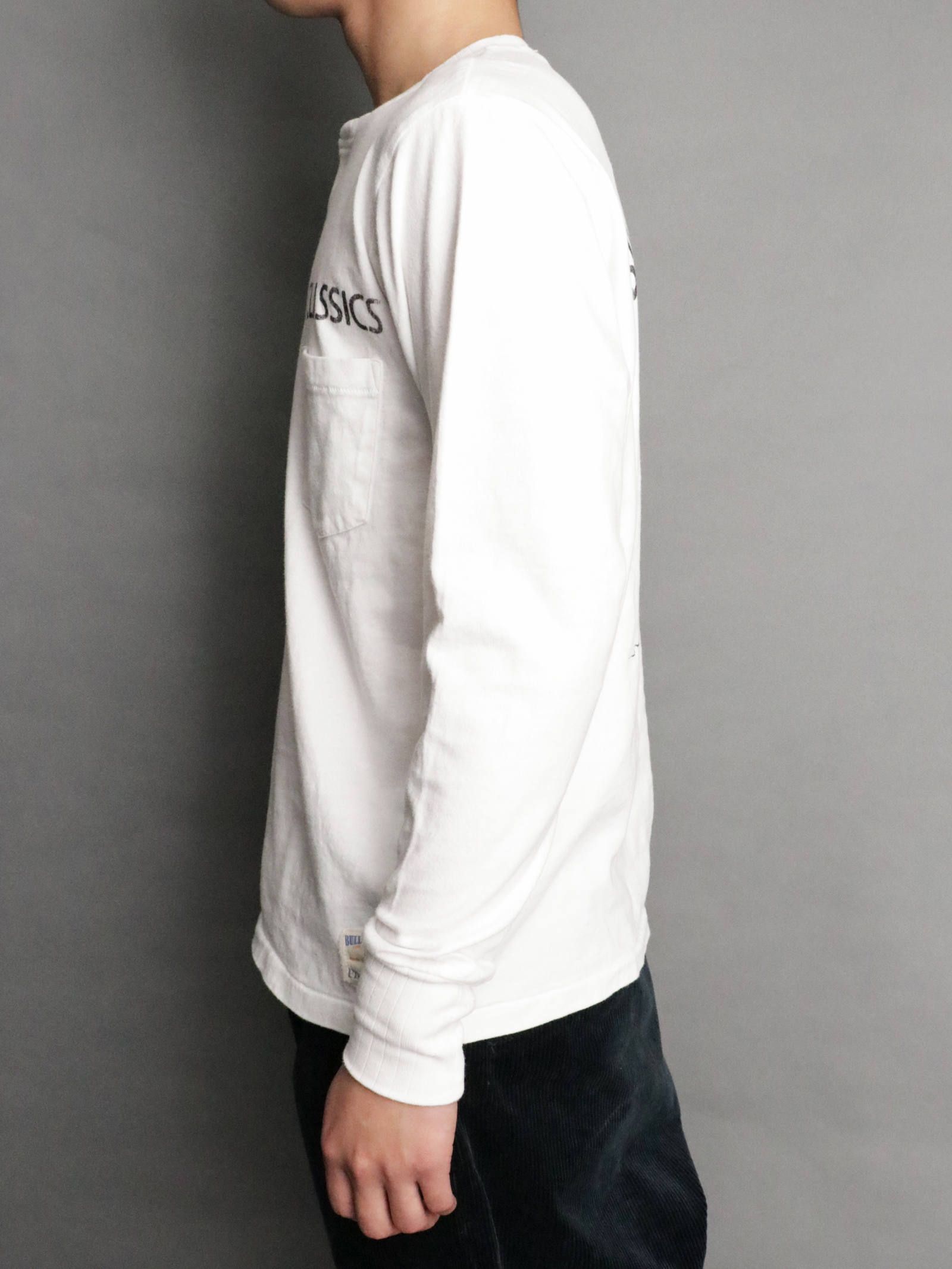 フラッグガールロングスリーブTシャツ (ホワイト) / FLAG GIRL L/S TEE (WHITE) モデル 身長170cm、体重56kg 着用 L