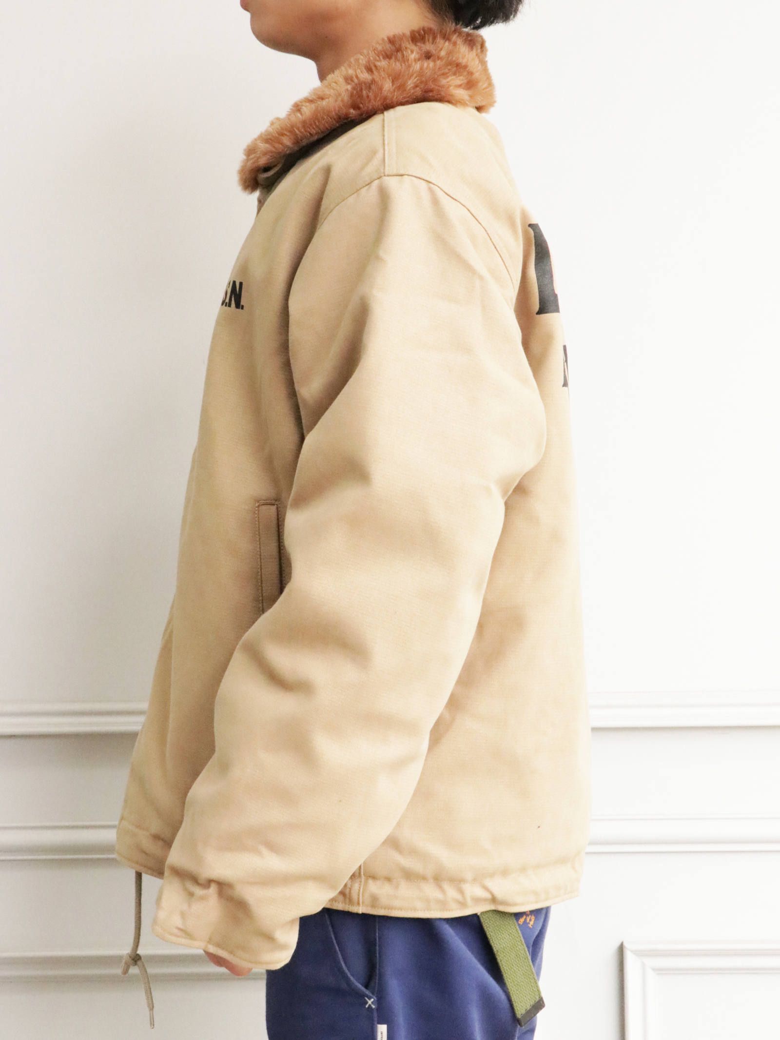 O.L.A.W - N-1 デッキジャケット(ベージュ) / N-1 DECK JACKET (BEIGE) モデル【身長170cm、体重56kg  着用Lサイズ】 | SKANDA