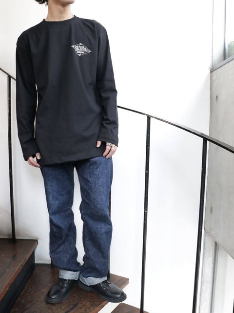"ONEPERCENT LOCAL ART WORKS"BOXロゴロングスリーブTEE (ブラック) / モデル 身長170cm、体重56kg 着用 XL