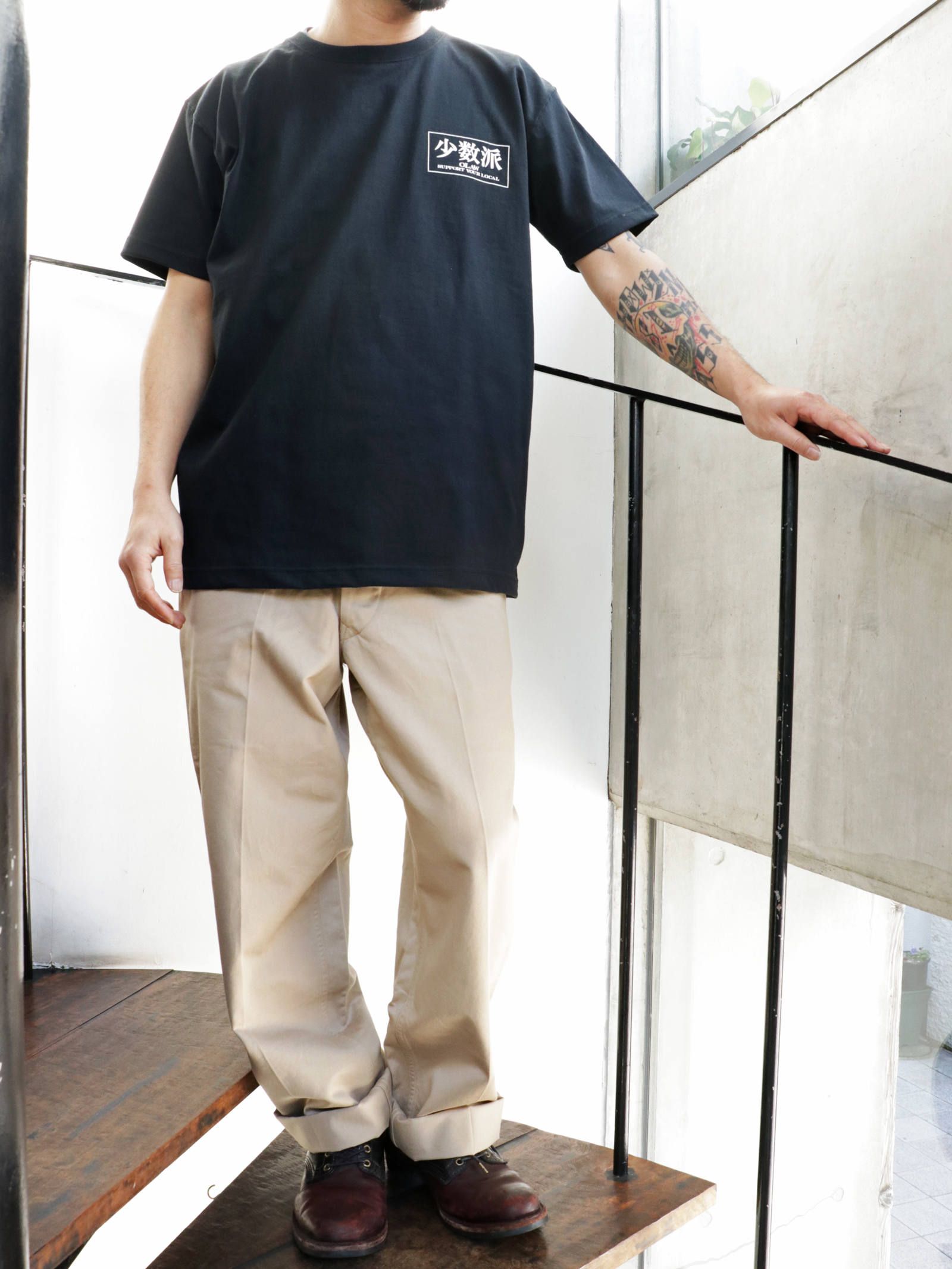 オリジナルTシャツ(少数派)(ブラック) / ORIDNAL TEE (BLACK) モデル 身長172cm , 体重64kg 着用 XL