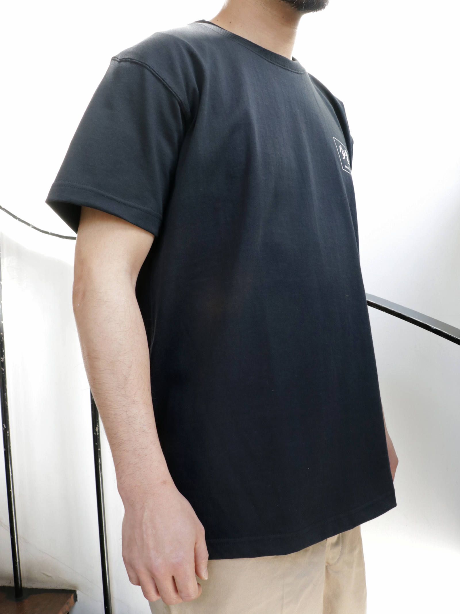 オリジナルTシャツ(少数派)(ブラック) / ORIDNAL TEE (BLACK) モデル 身長172cm , 体重64kg 着用 XL