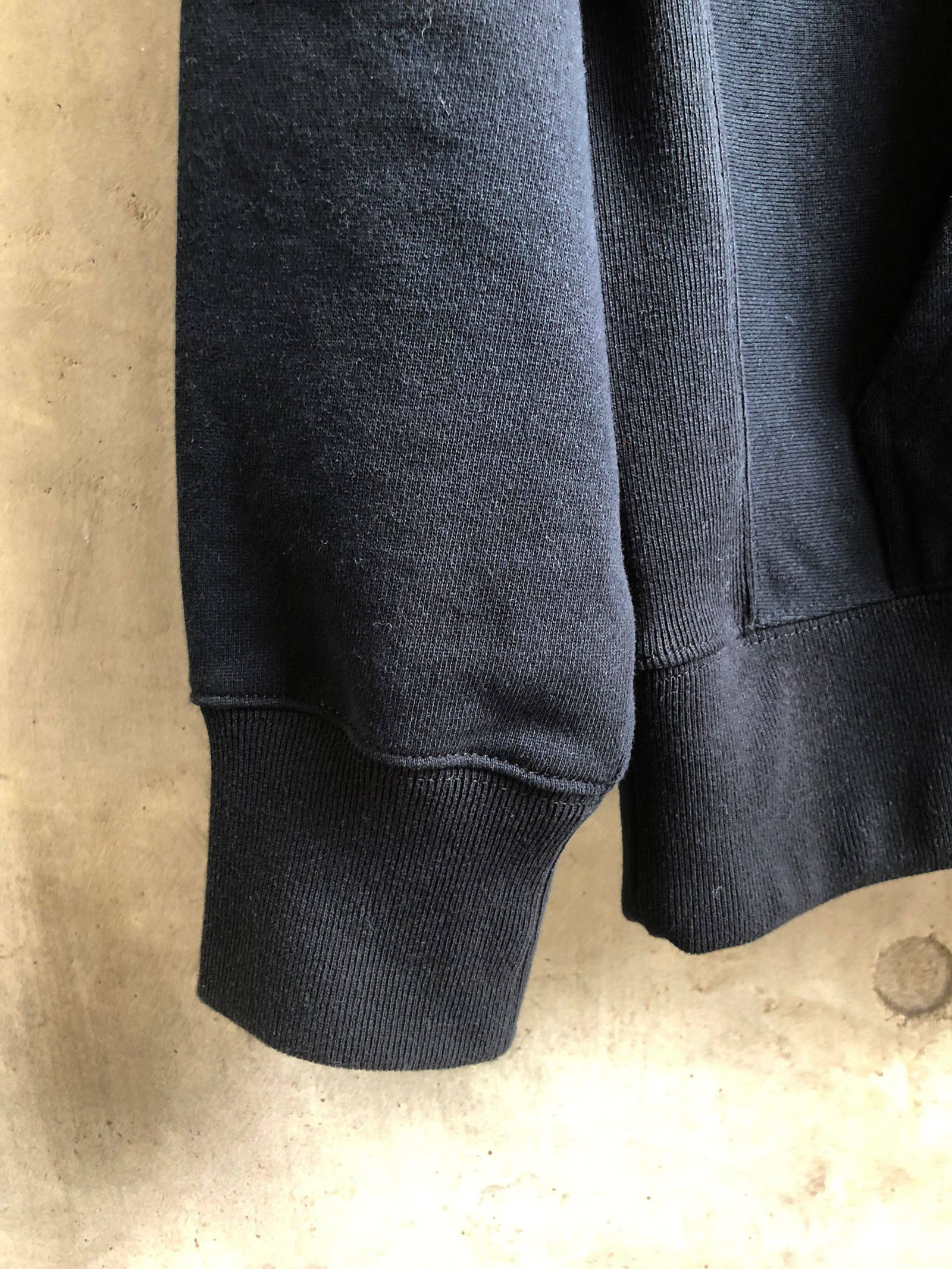 リップルプルオーバー (ブラック) / RIPPLE PULLOVER (BLACK) モデル 身長170cm、体重56kg 着用 M