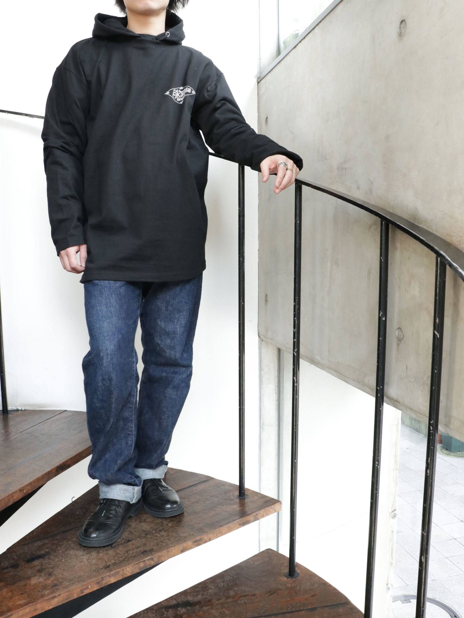"SAVGE SQUAD"ロングスリーブTEE (ブラック) / モデル 身長170cm、体重56kg 着用 XXL
