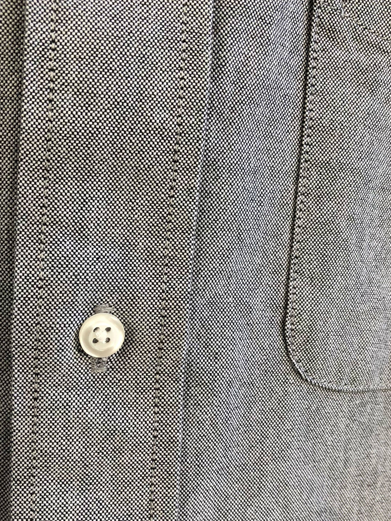 オックスフォードシャツ "ONEPERCENT LOCAL ART WORK" (グレイ) モデル【身長172cm、体重64kg 着用Lサイズ】