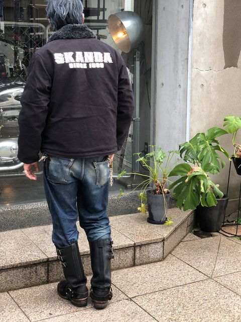 N-1デッキジャケット + デニムパンツ + ブーツ