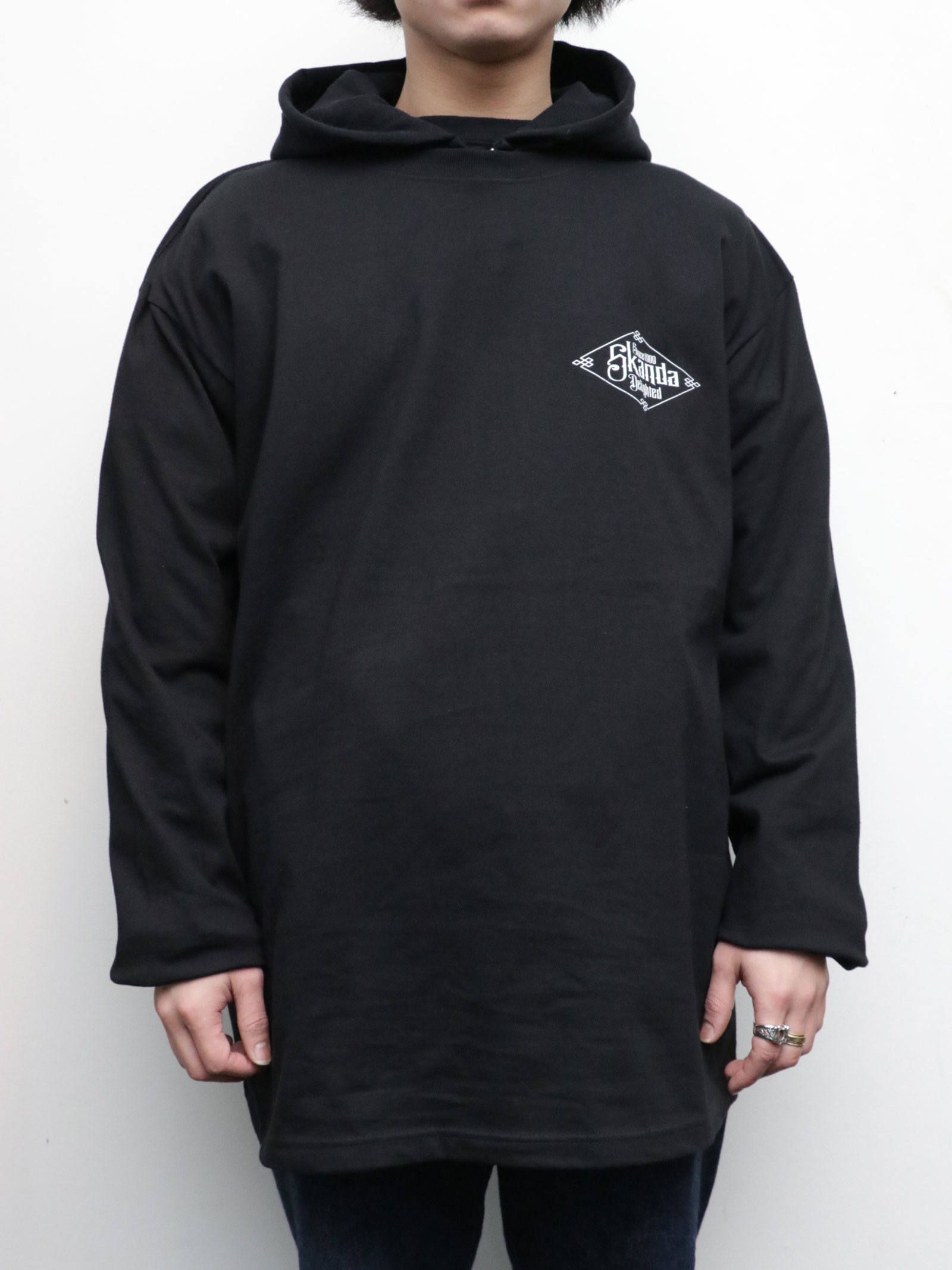 "SAVGE SQUAD"ロングスリーブTEE (ブラック) / モデル 身長170cm、体重56kg 着用 XXL