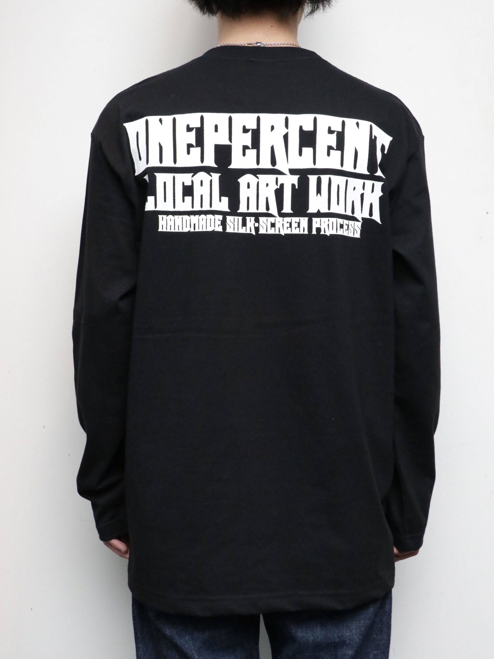 "ONEPERCENT LOCAL ART WORKS"BOXロゴロングスリーブTEE (ブラック) / モデル 身長170cm、体重56kg 着用 XL