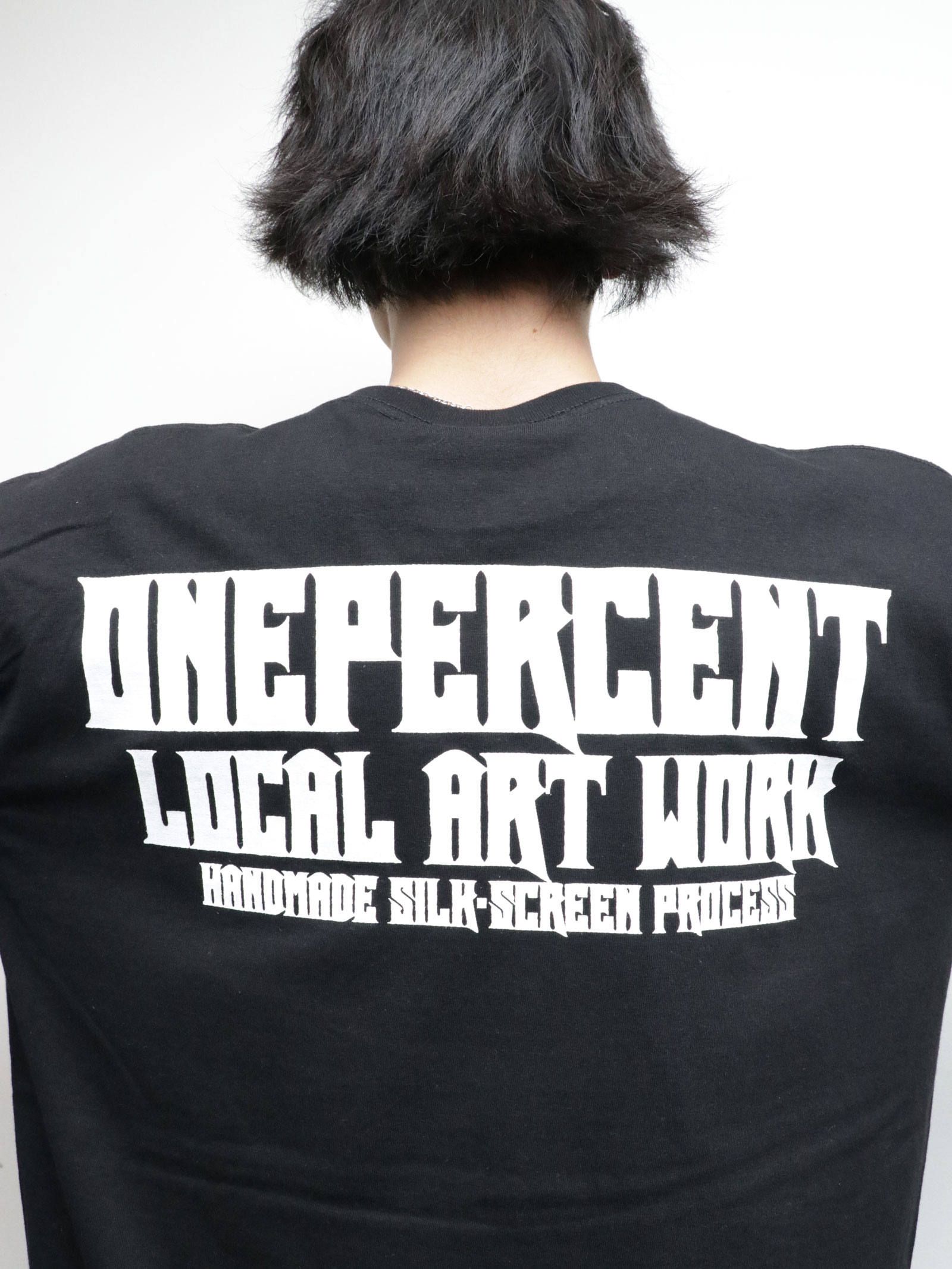 "ONEPERCENT LOCAL ART WORKS"BOXロゴロングスリーブTEE (ブラック) / モデル 身長170cm、体重56kg 着用 XL