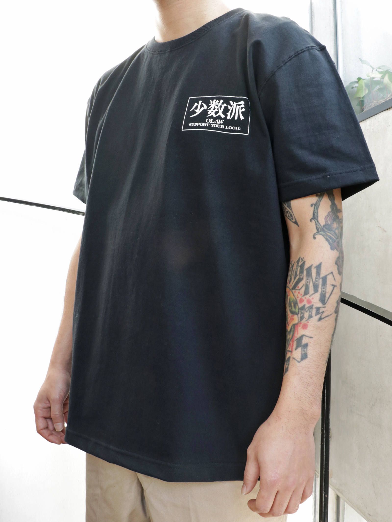 オリジナルTシャツ(少数派)(ブラック) / ORIDNAL TEE (BLACK) モデル 身長172cm , 体重64kg 着用 XL