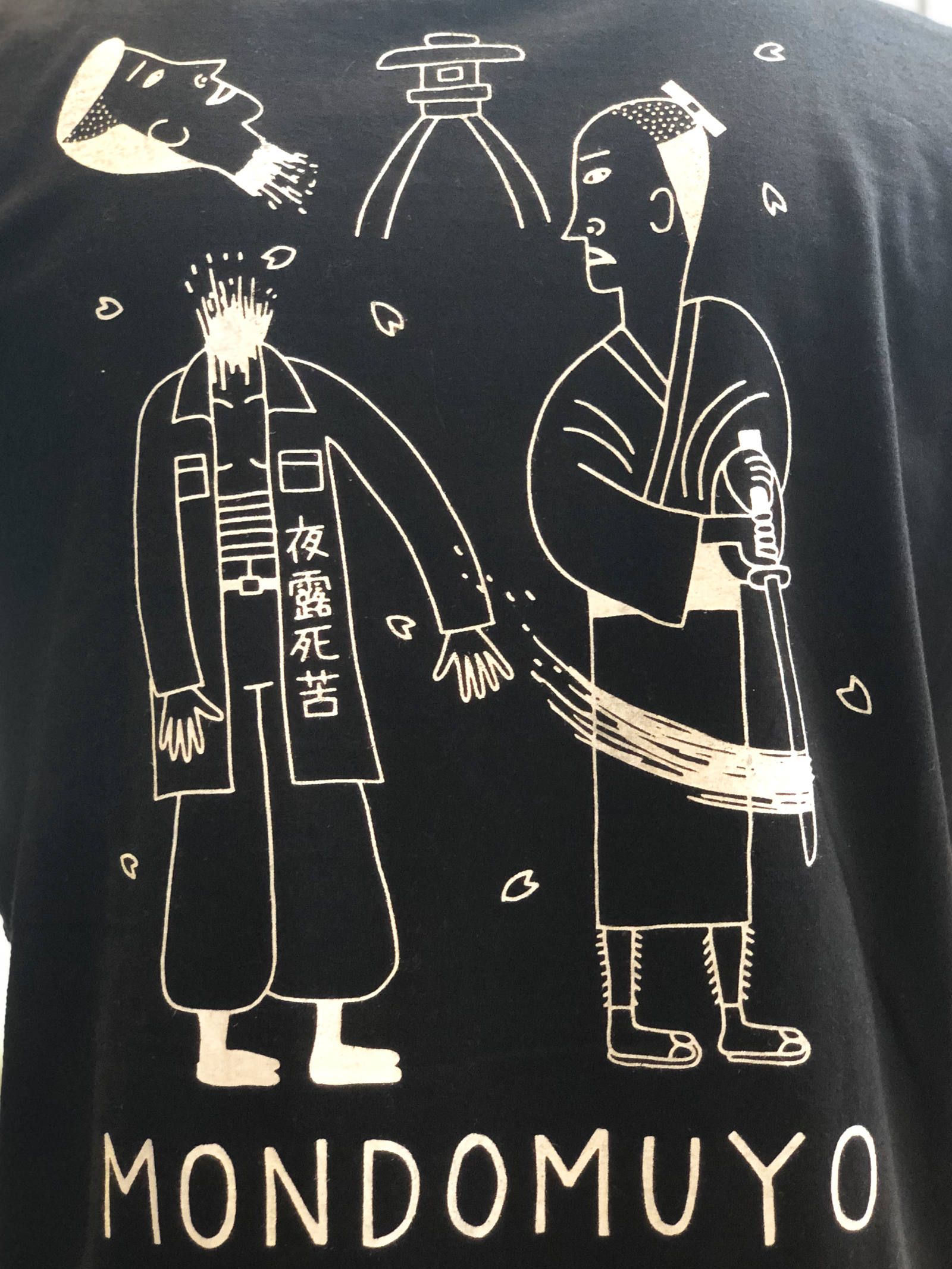 SKANDA ×HONEYCREWZ ロングスリーブTシャツ (ブラック) / SKANDA ×HONEYCREWZ  L/S TEE モデル 身長170cm、体重56kg 着用 M