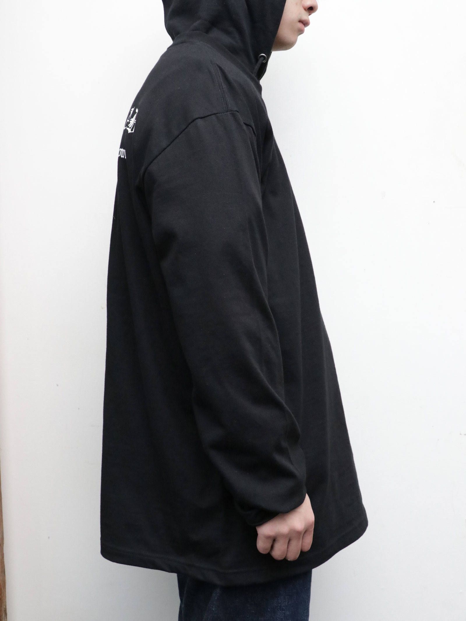 "SAVGE SQUAD"ロングスリーブTEE (ブラック) / モデル 身長170cm、体重56kg 着用 XXL