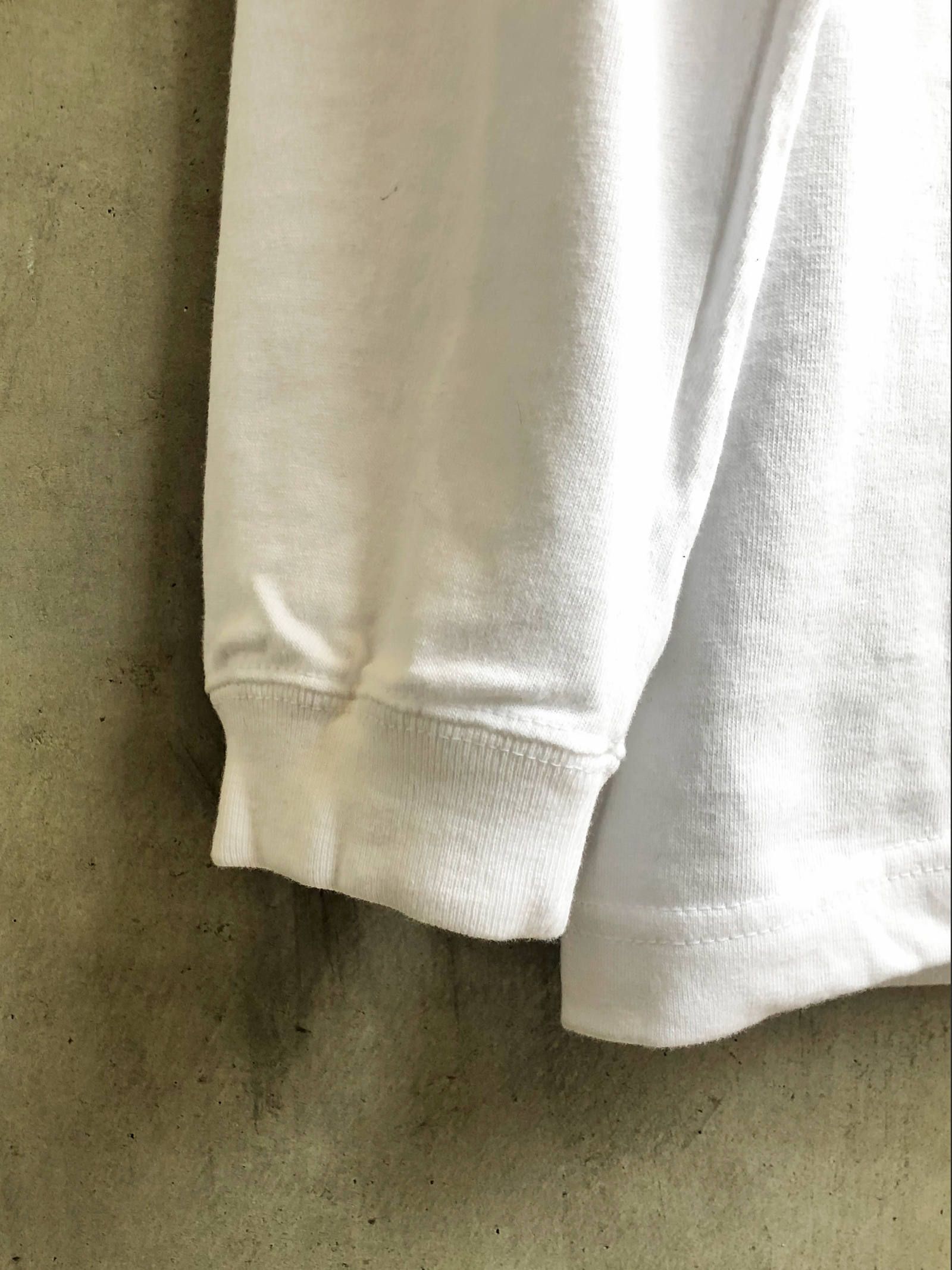 SKANDA ×HONEYCREWZ ロングスリーブTシャツ (ホワイト) / SKANDA ×HONEYCREWZ  L/S TEE (WHITE) モデル 身長170cm、体重56kg 着用 M