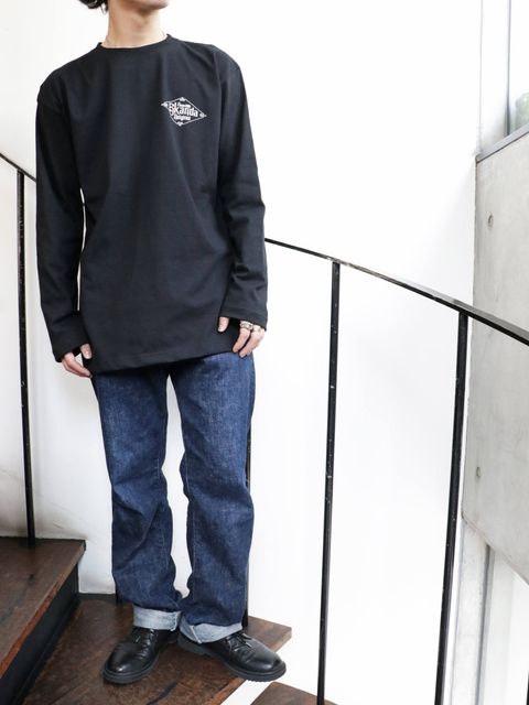 トライバルデザインロングスリーブTシャツ (ブラック) / TRIBAL DESIGN L/S-TEE (BLACK) モデル 身長170cm、体重56kg 着用 XL