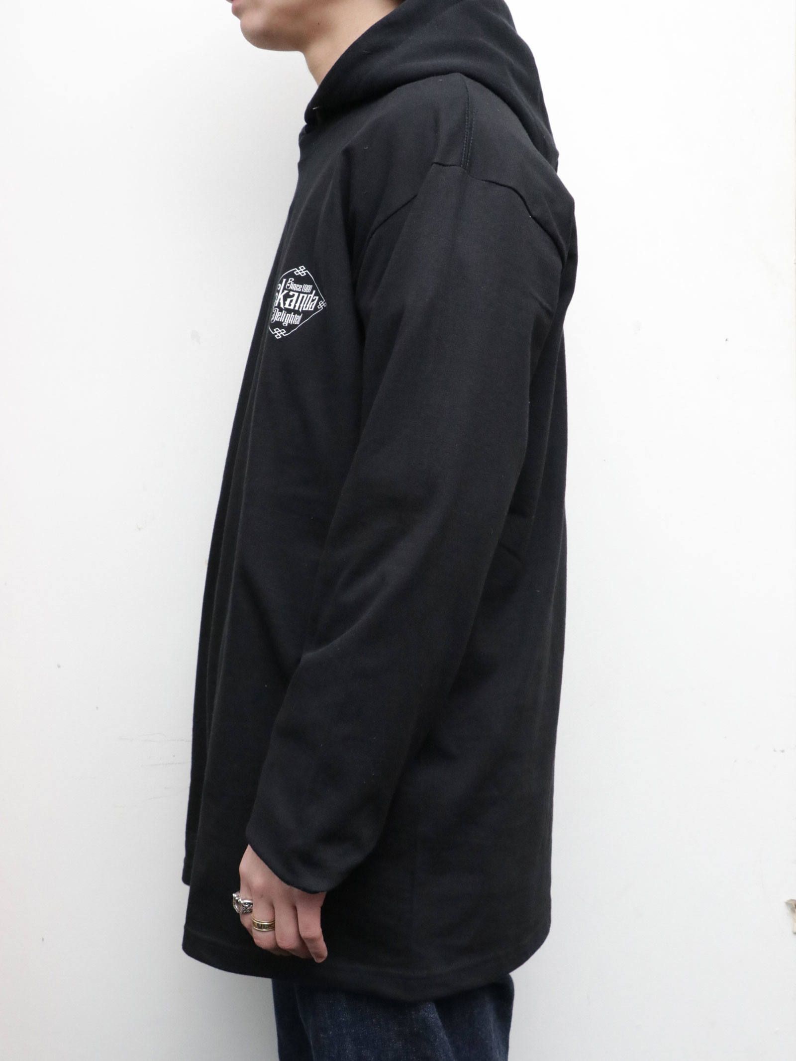 "SAVGE SQUAD"ロングスリーブTEE (ブラック) / モデル 身長170cm、体重56kg 着用 XXL