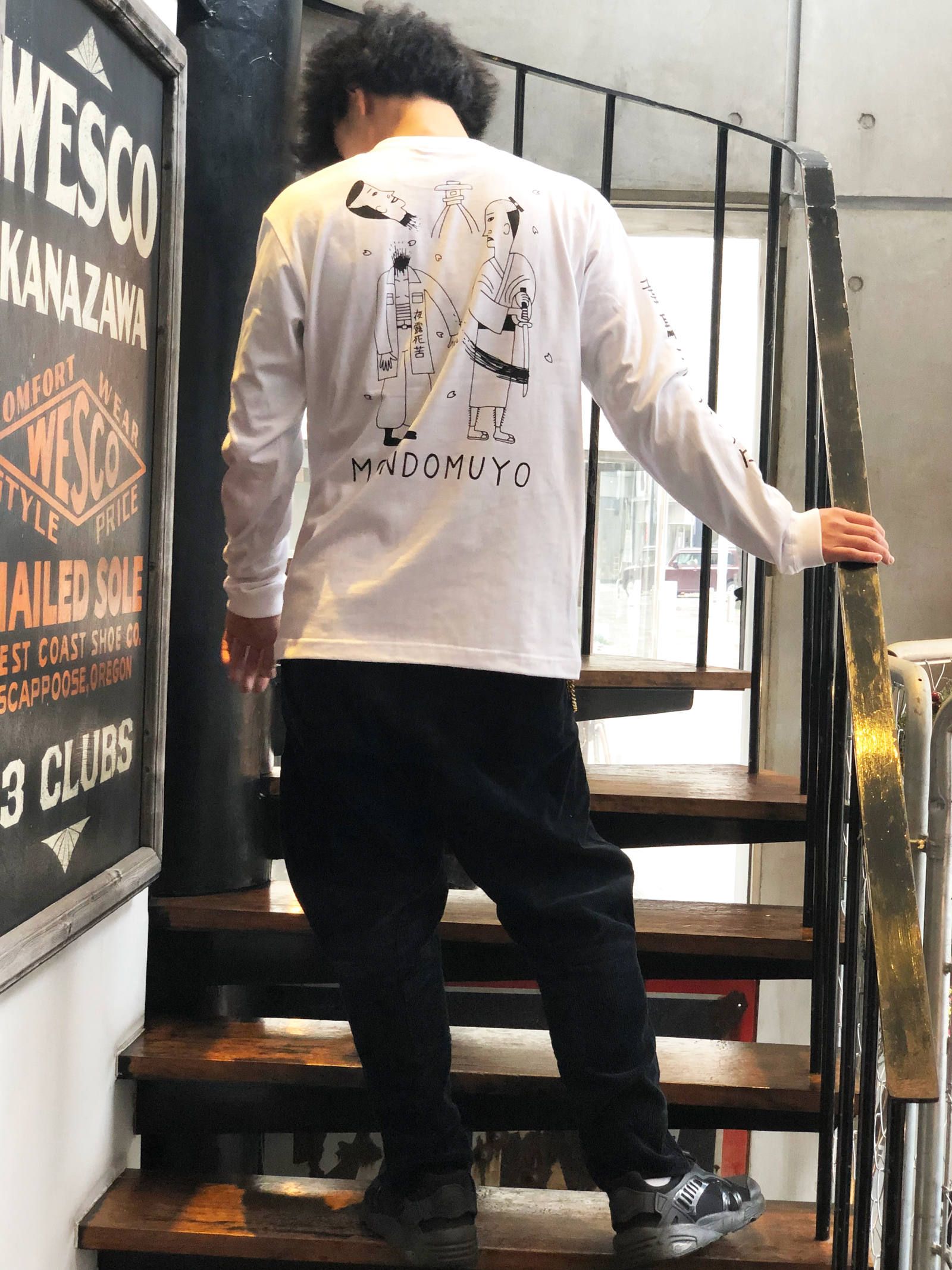 SKANDA ×HONEYCREWZ ロングスリーブTシャツ (ホワイト) / SKANDA ×HONEYCREWZ  L/S TEE (WHITE) モデル 身長170cm、体重56kg 着用 M