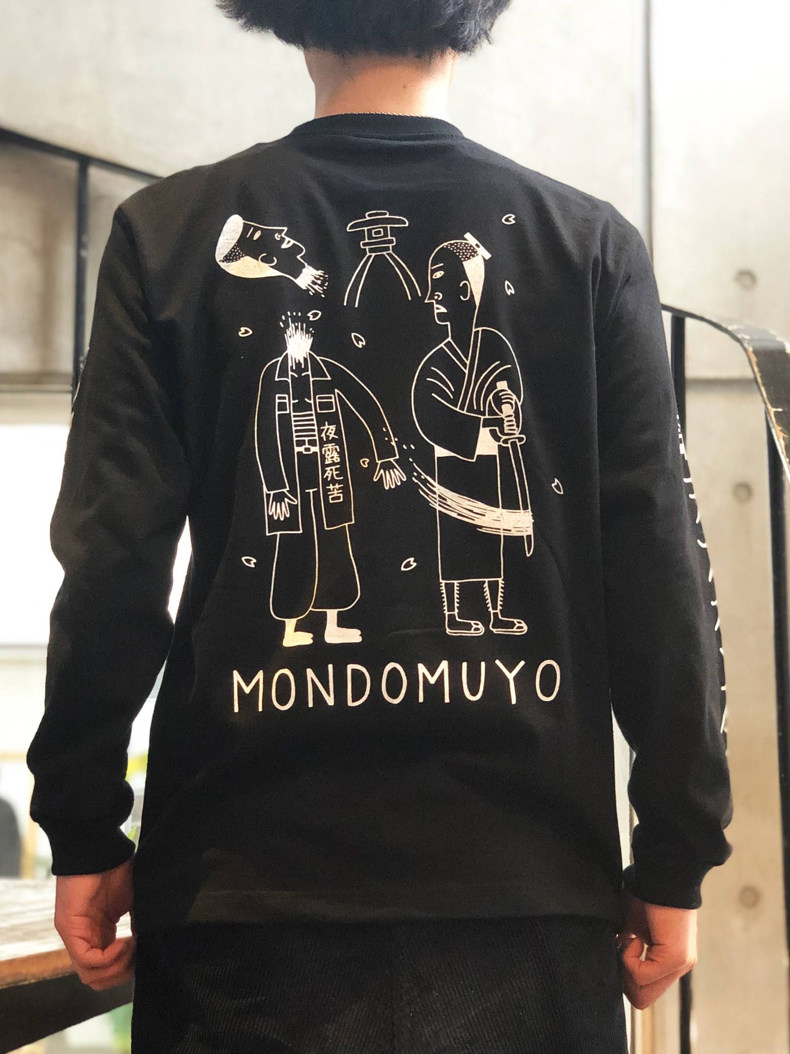 SKANDA ×HONEYCREWZ ロングスリーブTシャツ (ブラック) / SKANDA ×HONEYCREWZ  L/S TEE モデル 身長170cm、体重56kg 着用 M